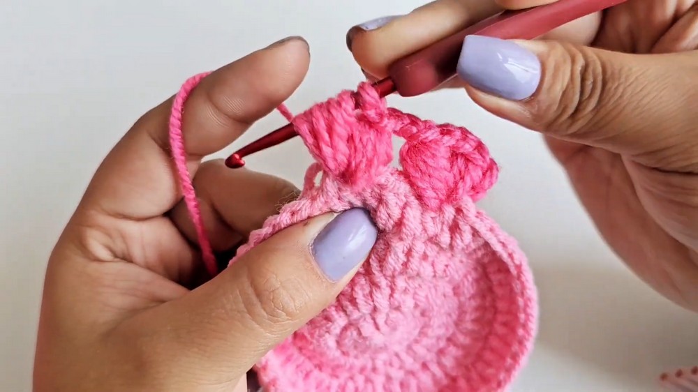 Cute Crochet Coaster With Hearts Pattern 4