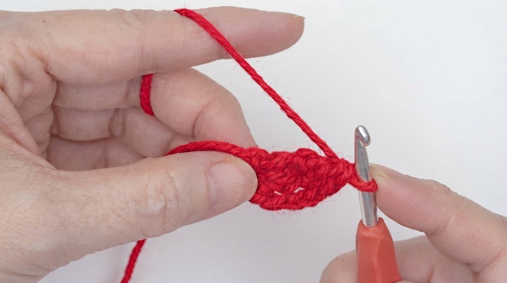 Cute Crochet Heart Ornaments Pattern 2