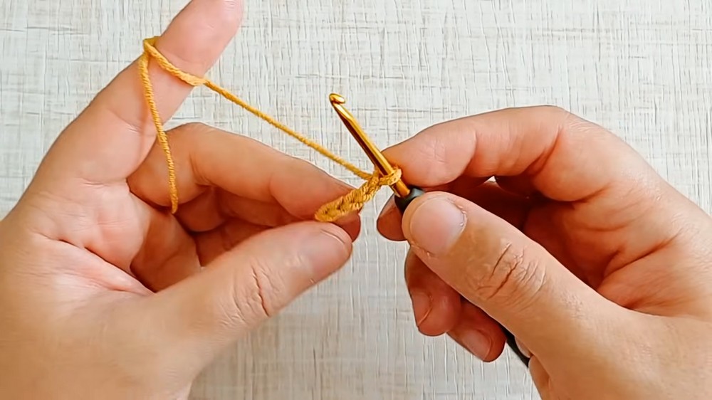 Easy Crochet Christmas Tree Keychain Pattern 1