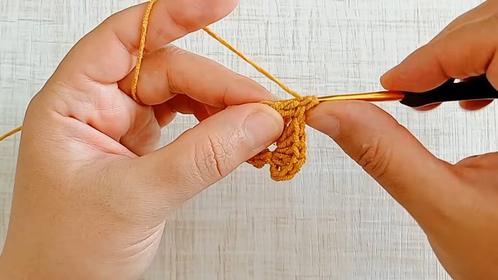 Easy Crochet Christmas Tree Keychain Pattern 2