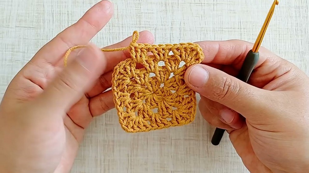 Easy Crochet Christmas Tree Keychain Pattern 3