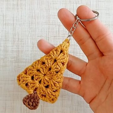 Easy Crochet Christmas Tree Keychain Pattern 6