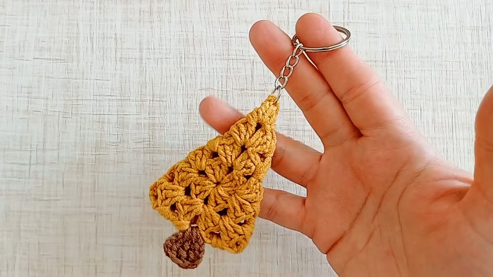 Easy Crochet Christmas Tree Keychain Pattern 6