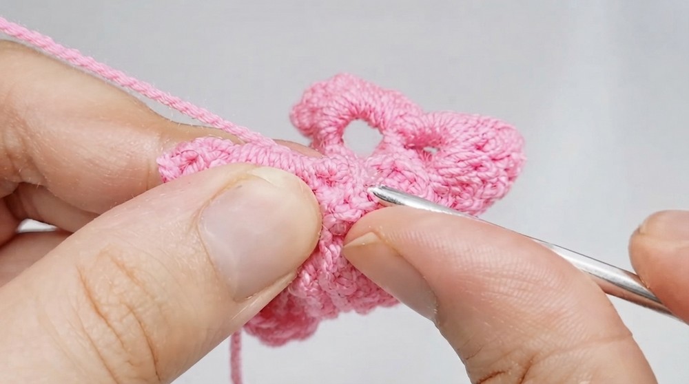 Beautiful Crochet Rose Pattern 4