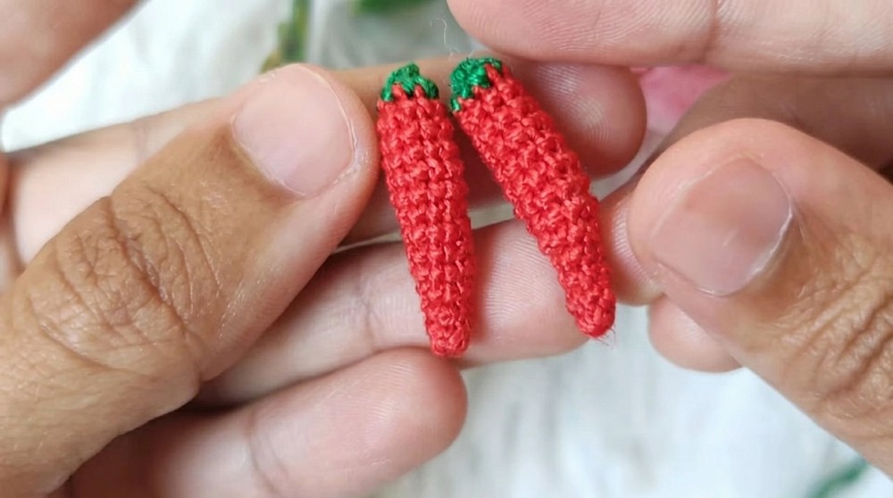 Crochet A Red Chilli Earrings Pattern (5)