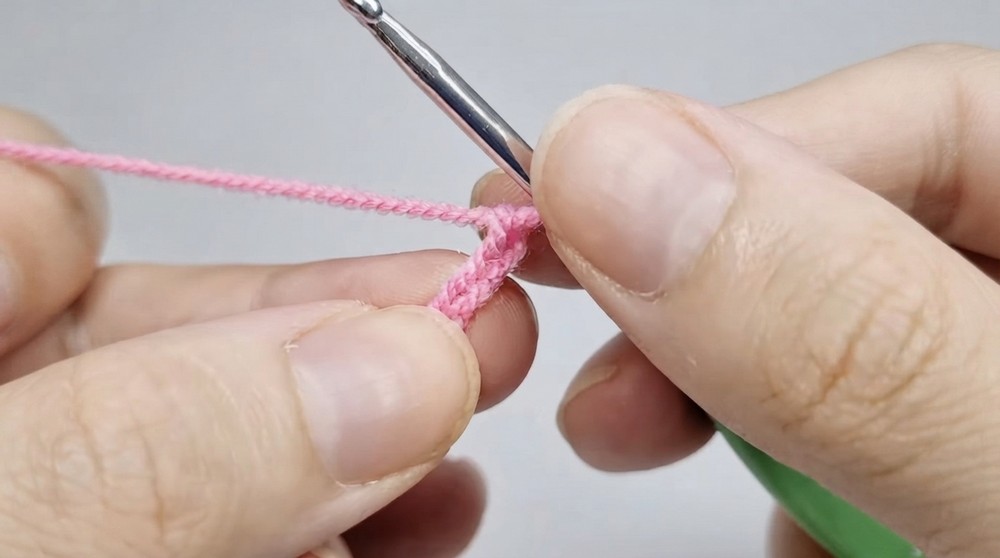 Crochet Roll Cake Keychain Pattern 1