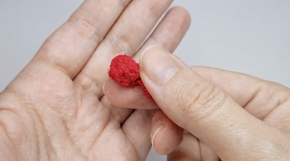 Crochet Roll Cake Keychain Pattern 4