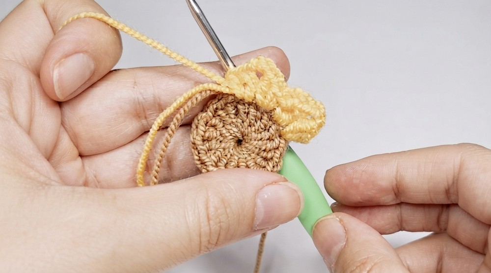 Crochet Sunflower Bookmark Pattern 4