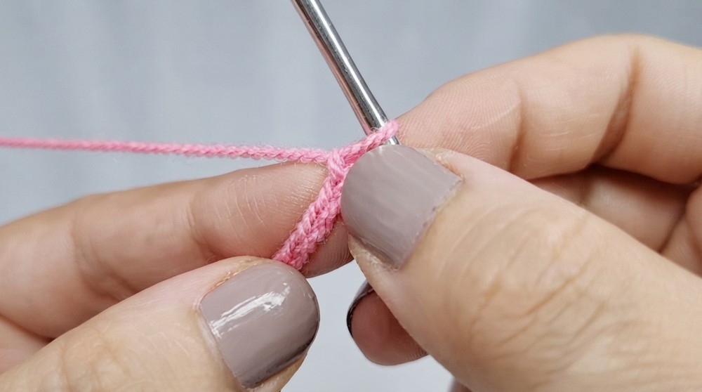 Cute Crochet Flower Keychain Pattern 1