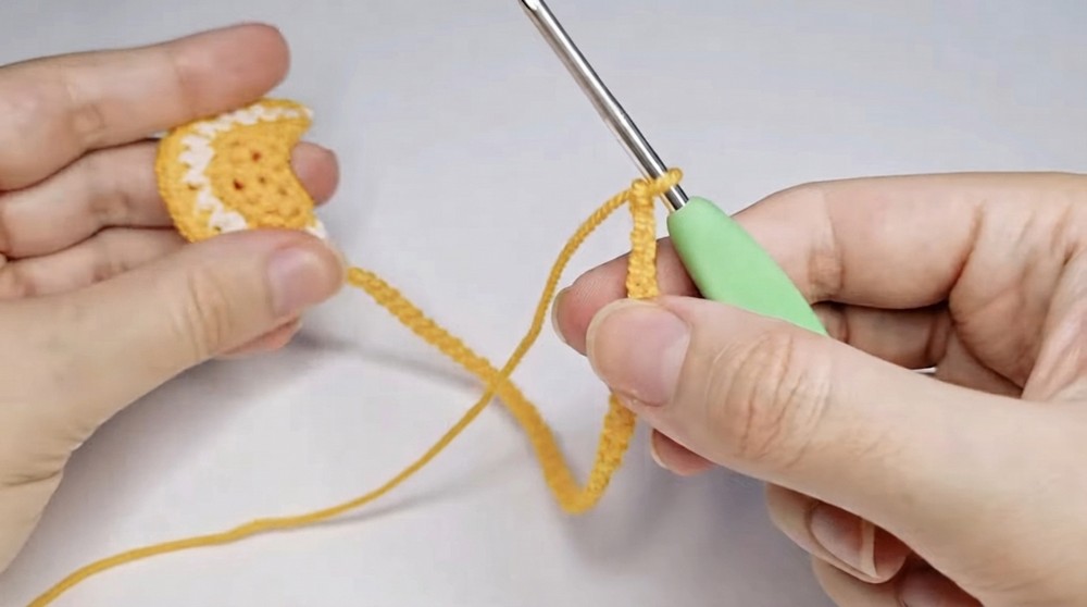 Cute Crochet Lemon Bookmark Pattern 3