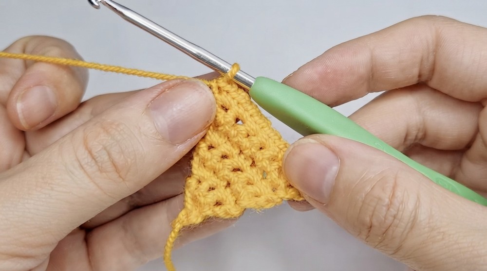 Cute Crochet Pizza Keychain Pattern 4