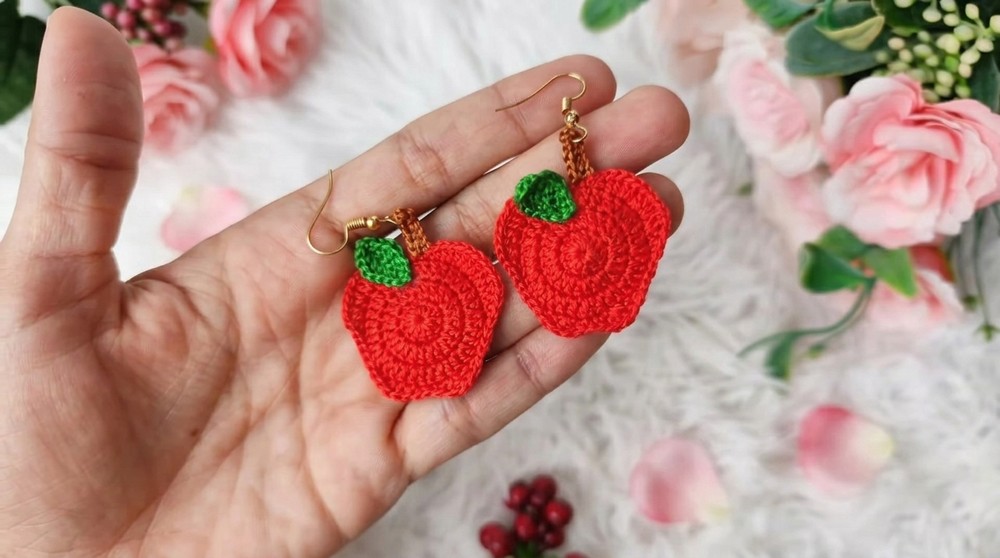 Easy Crochet Apple Earrings Free Pattern (12)