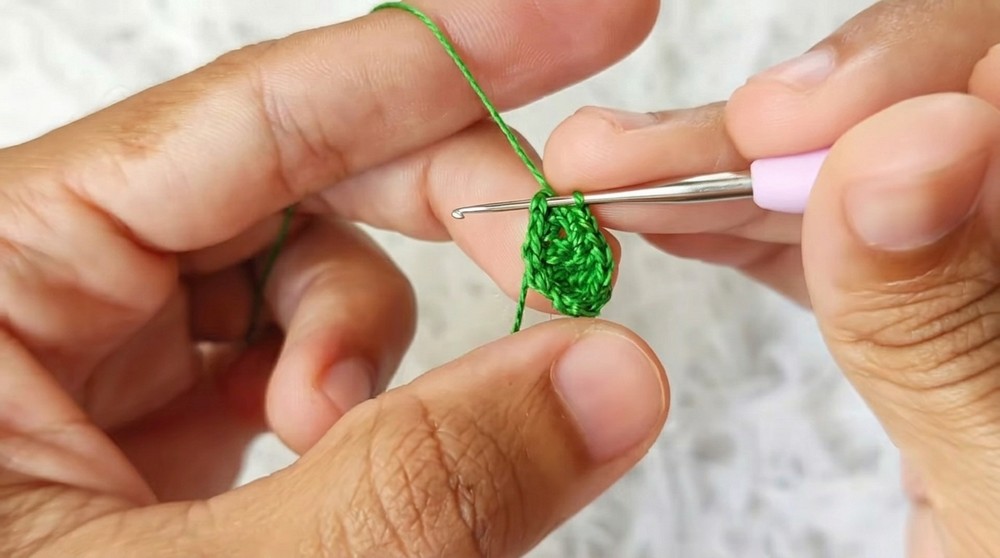 Easy Crochet Apple Earrings Free Pattern (4)