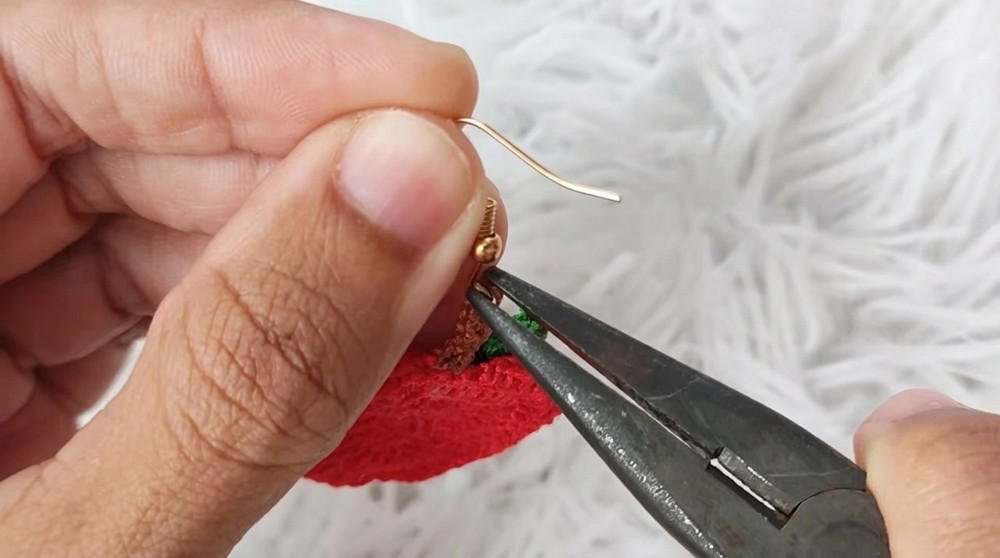 Easy Crochet Apple Earrings Free Pattern (8)