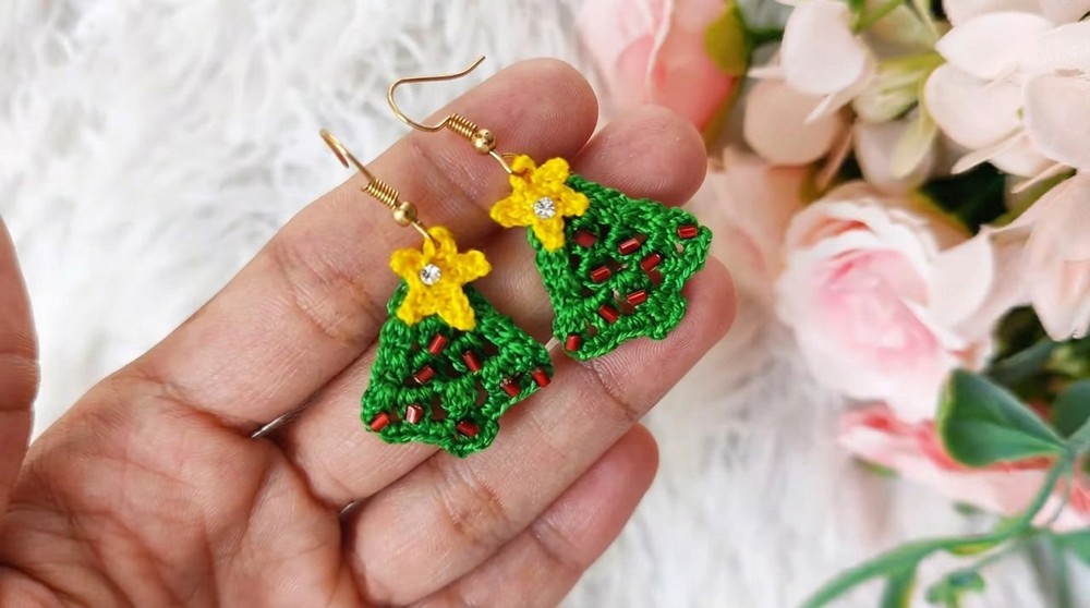Easy Crochet Christmas Tree Earring Pattern (4)
