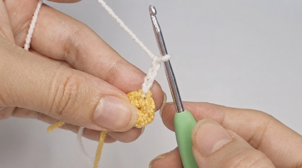Easy Crochet Daisy Bookmark Pattern 2