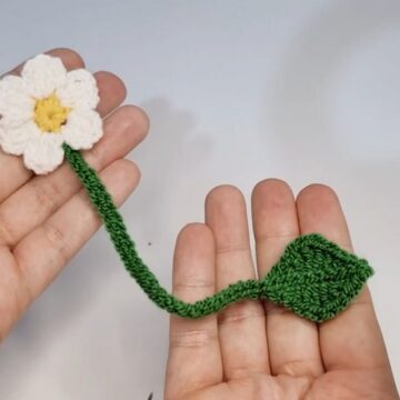 Easy Crochet Daisy Bookmark Pattern 7