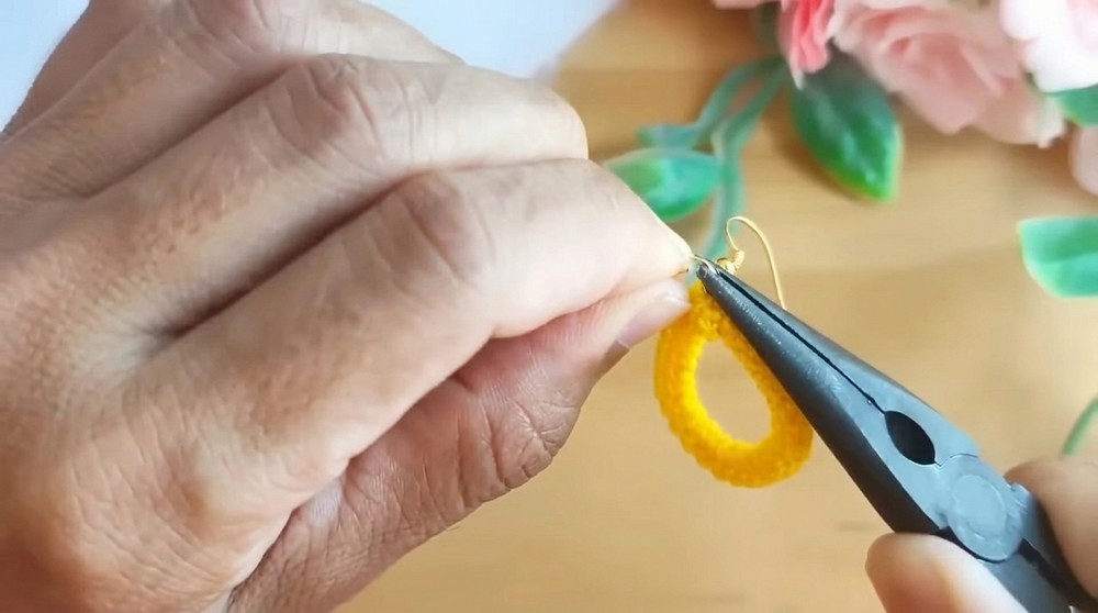 Easy Crochet Earrings Simple Beginner Pattern (8)