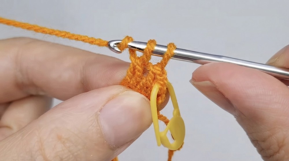 Easy Crochet Pumpkin Coaster Pattern 1