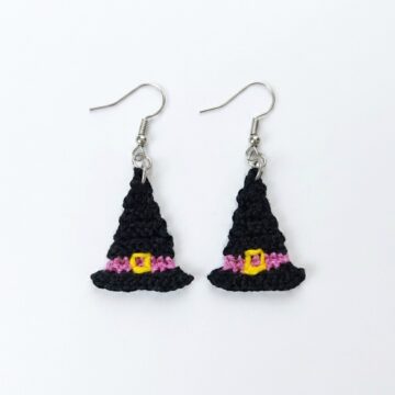 Easy Crochet Witch Hat Earrings Pattern (1)