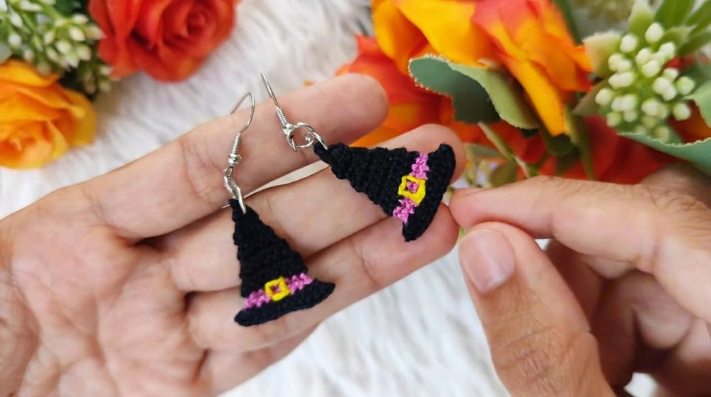 Easy Crochet Witch Hat Earrings Pattern (5)