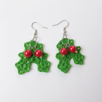 Easy Holly Leave Earring Crochet Pattern (4)
