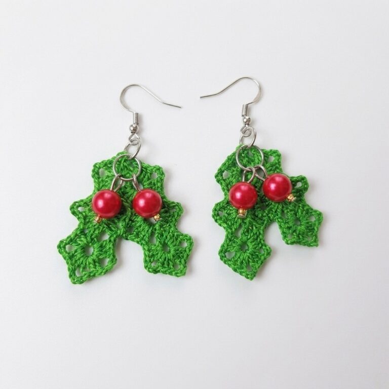 Easy Holly Leave Earring Crochet Pattern (4)
