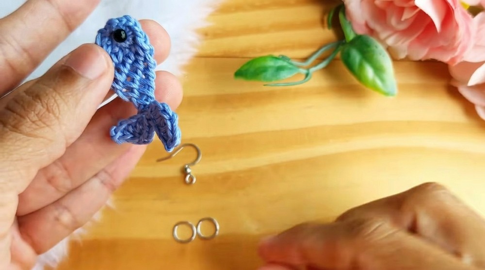 Free Crochet Dangle Fish Earring Pattern (6)