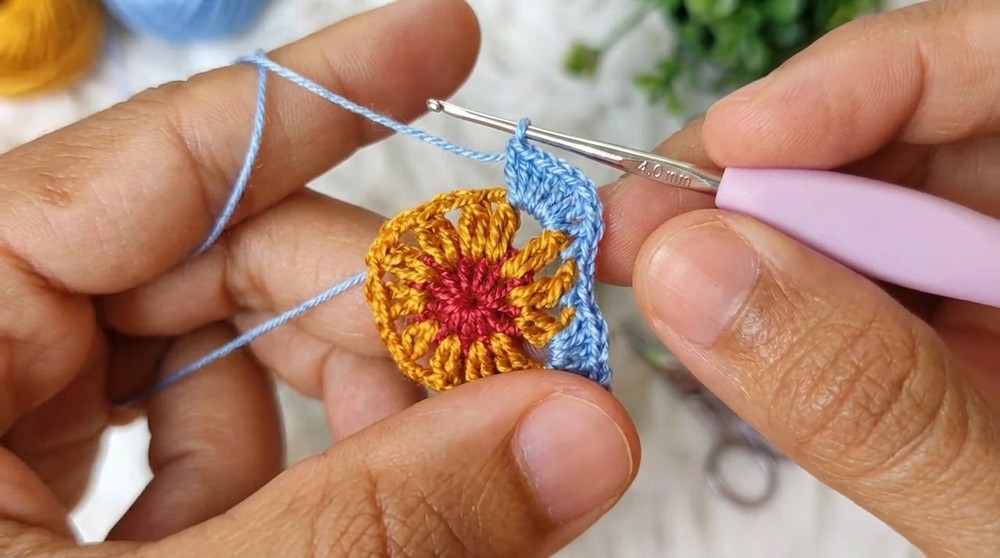How To Crochet A Granny Squqre Earrings (7)