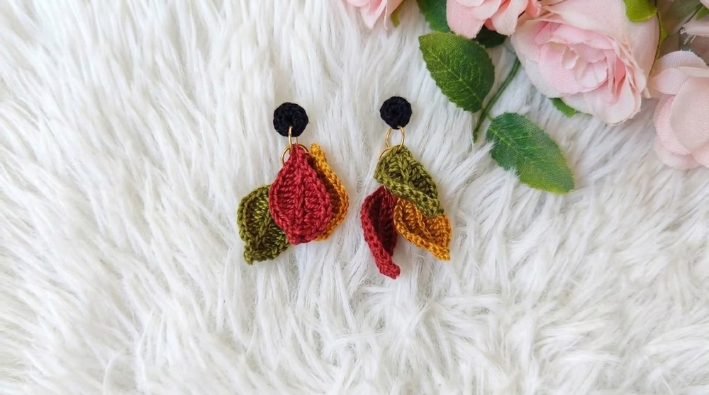How To Crochet Autumn Leaf Earrings (3)