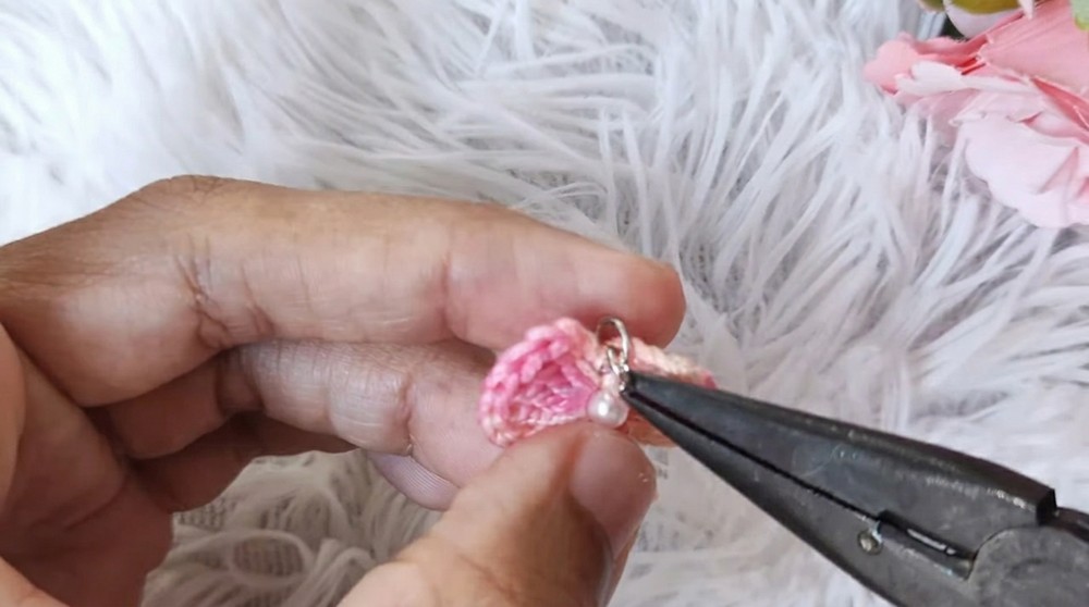 How To Crochet Bow Earrings (6)
