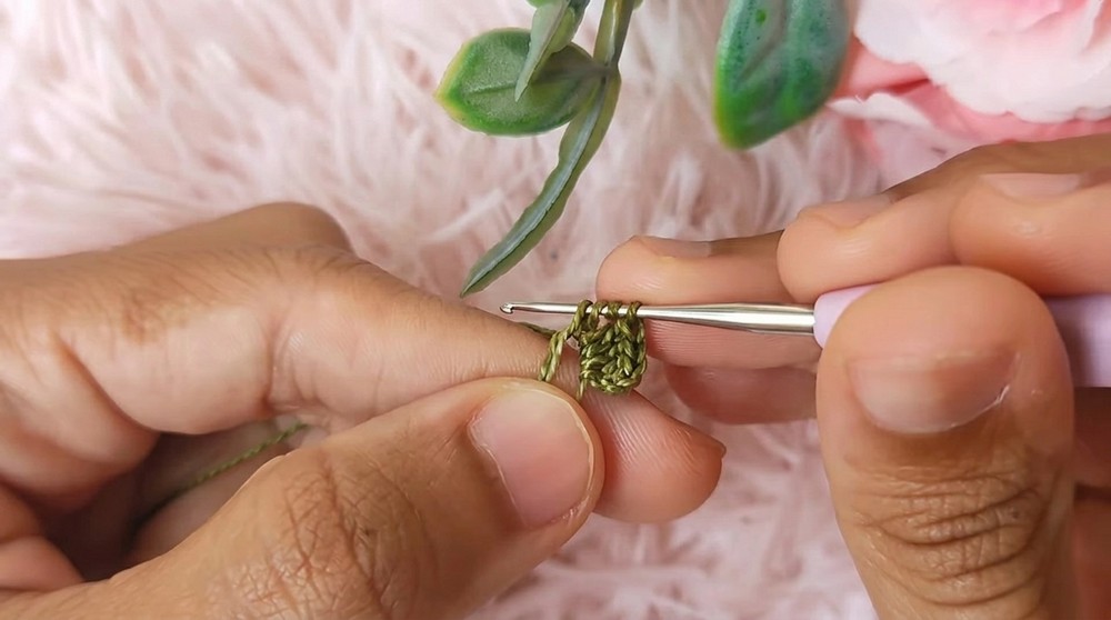 How To Crochet Clover Earrings (2)