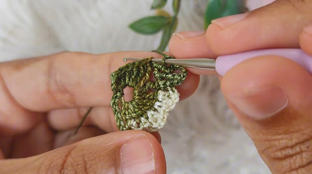 How To Crochet Clover Earrings (9)