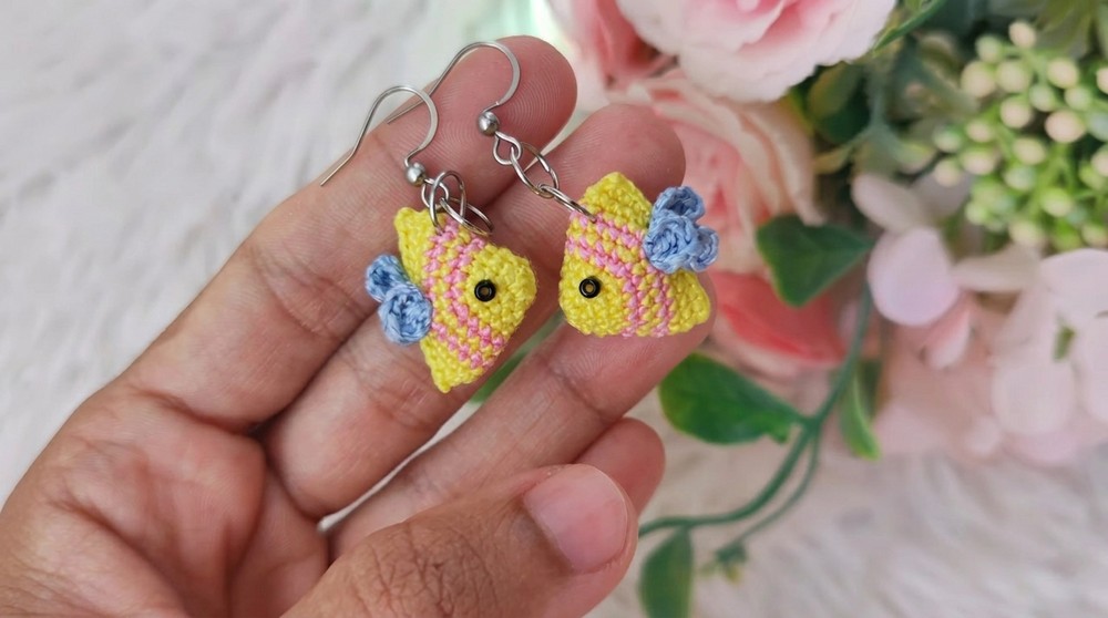 How To Crochet Cute Fish Earrings (4)