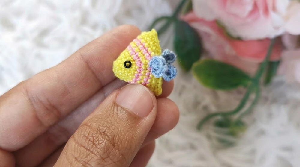 How To Crochet Cute Fish Earrings (6)