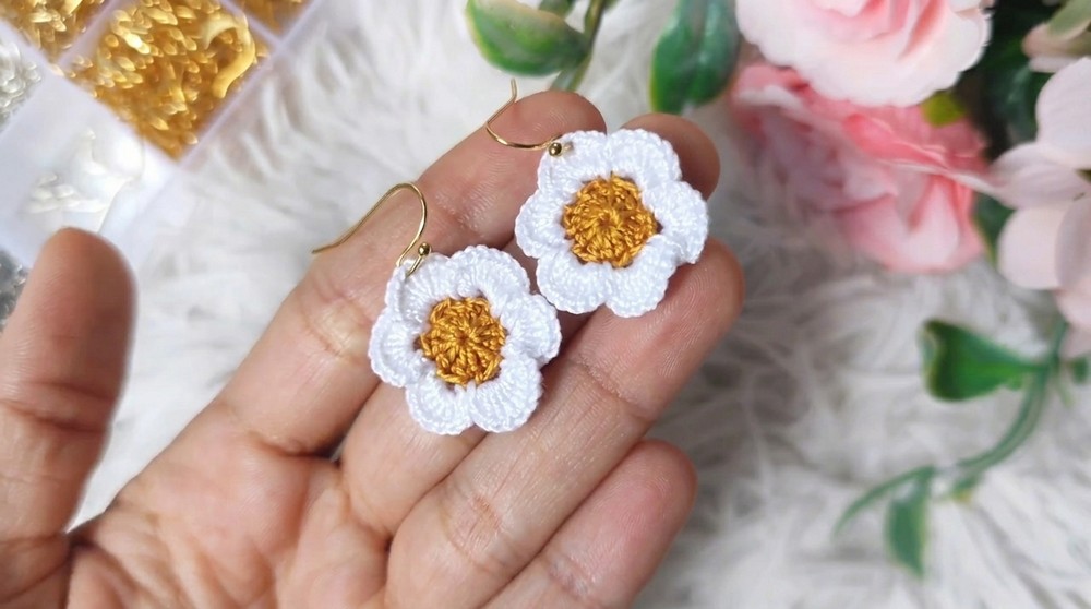 How To Crochet Daisy Flower Earrings (5)