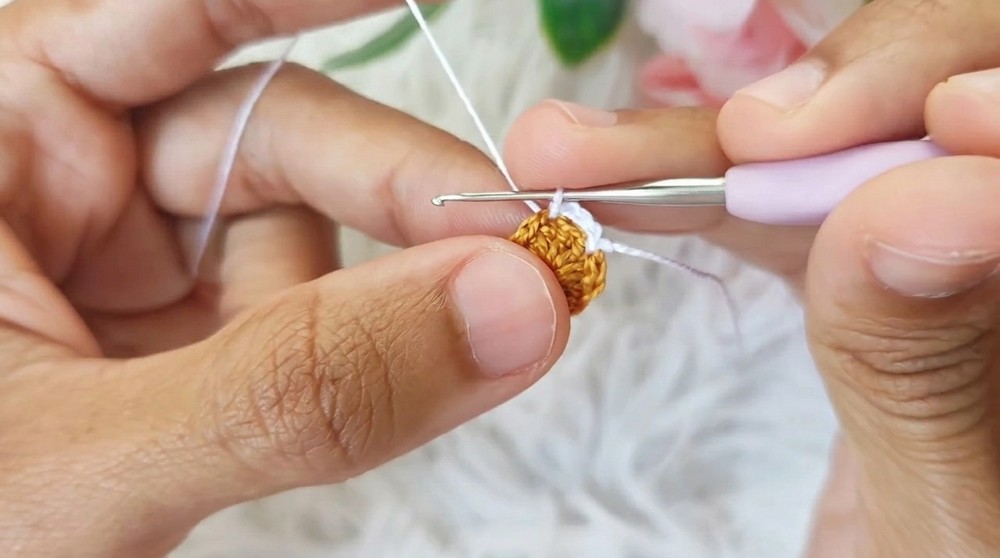 How To Crochet Daisy Flower Earrings (8)
