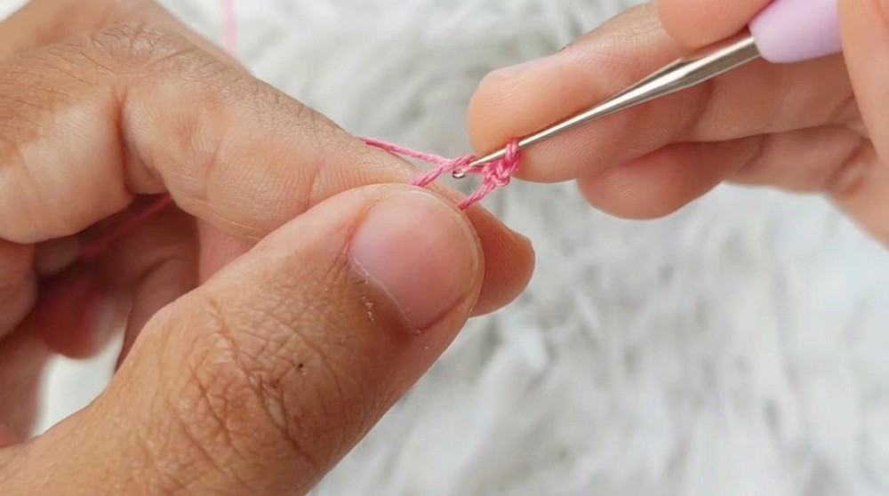 How To Crochet Easy Bow Pattern (2)