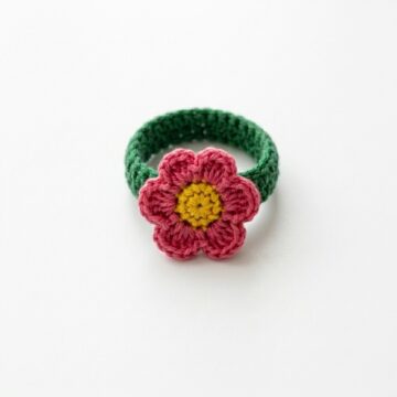 How To Crochet Easy Flower Ring (1)