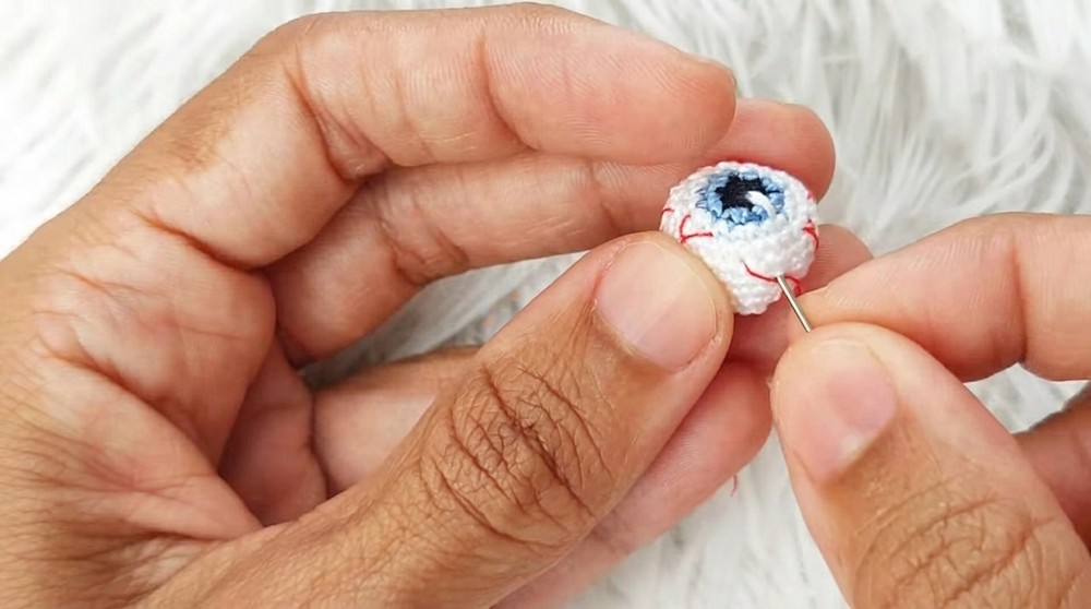 How To Crochet Eye Bow Earrings Pattern (3)