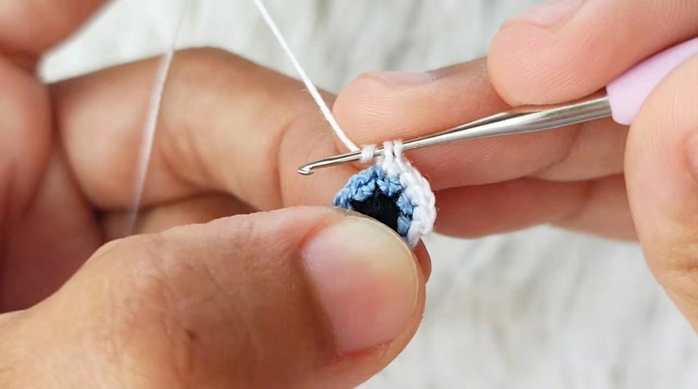 How To Crochet Eye Bow Earrings Pattern (5)