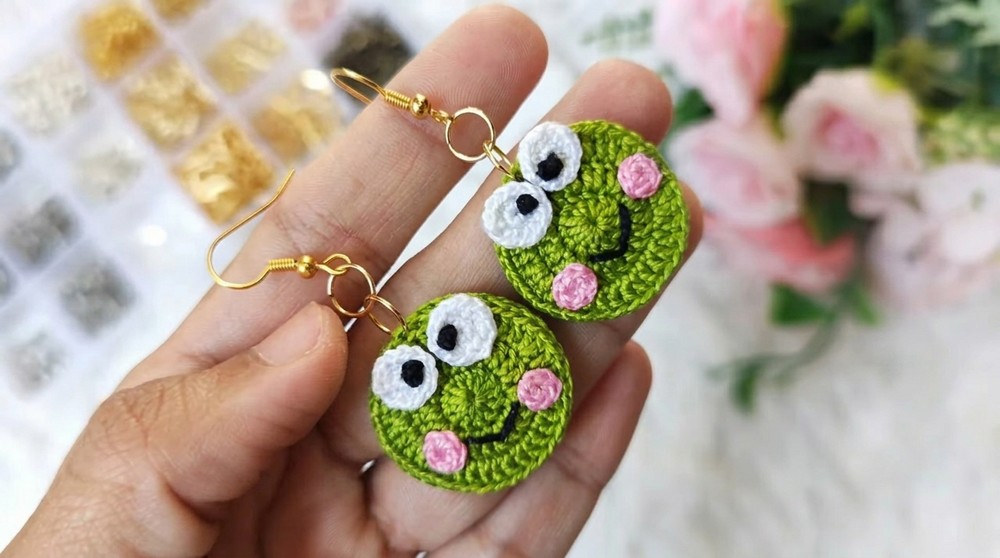 How To Crochet Frog Earrings (5)