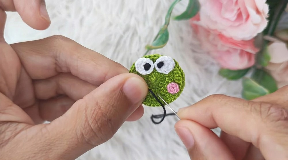 How To Crochet Frog Earrings (6)