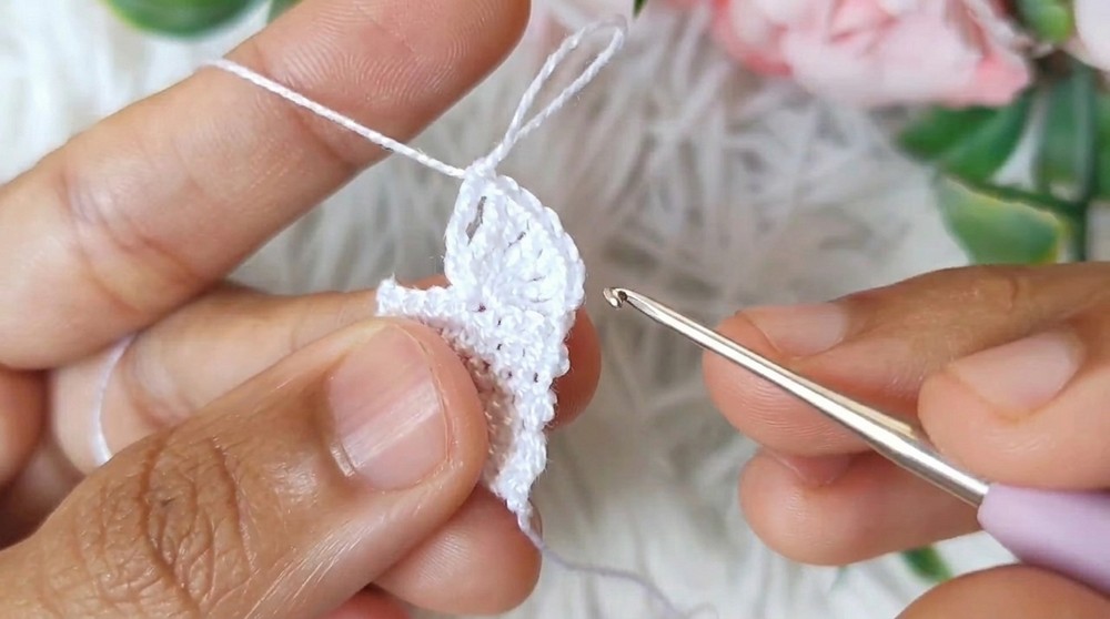 How To Crochet Heart Earrings (3)