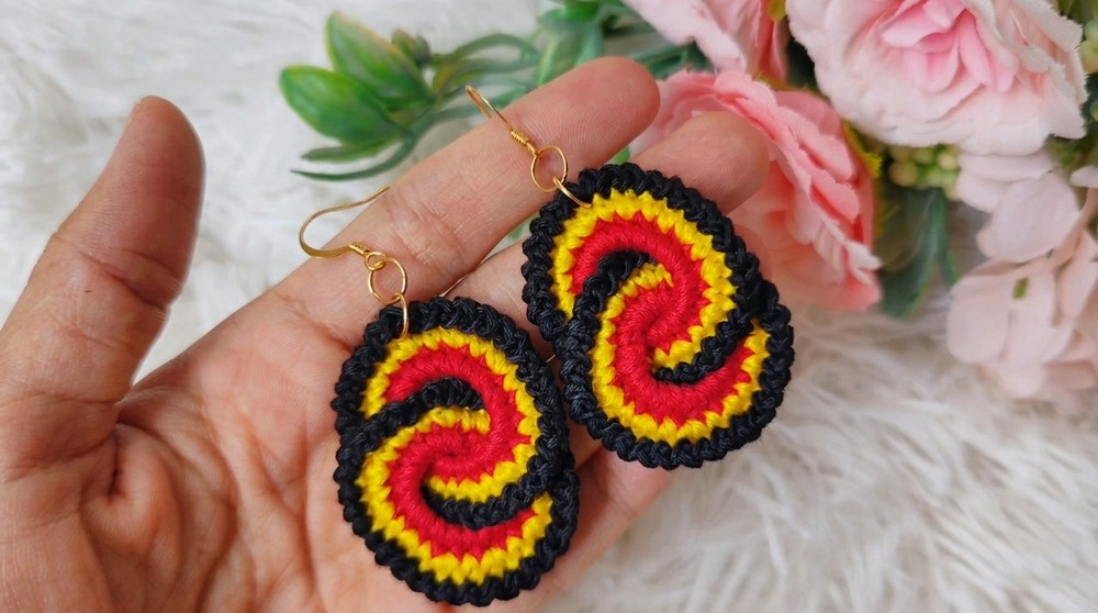How To Crochet Infinity Earrings (5)
