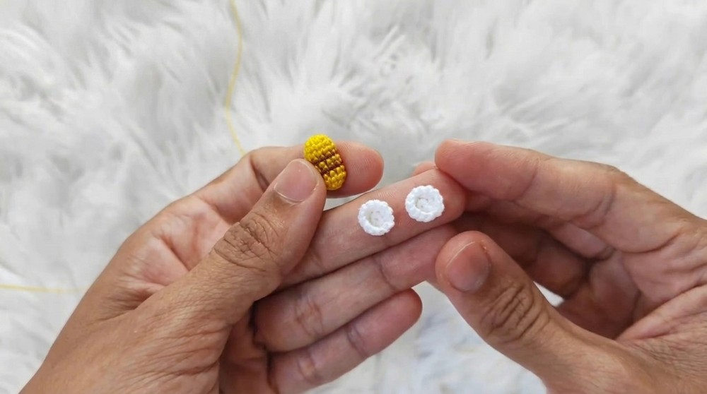 How To Crochet Little Bee Earrings (3)