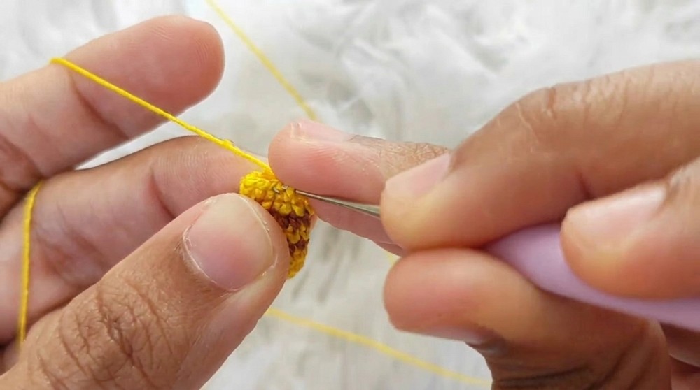 How To Crochet Little Bee Earrings (4)
