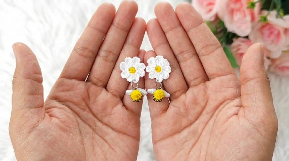 How To Crochet Little Bee Earrings (5)