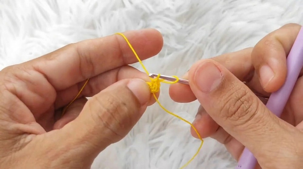 How To Crochet Little Bee Earrings (6)