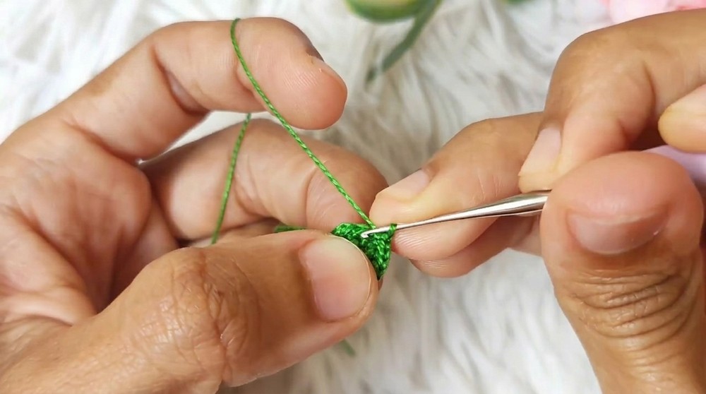 How To Crochet Marigold Flower Earrings (7)
